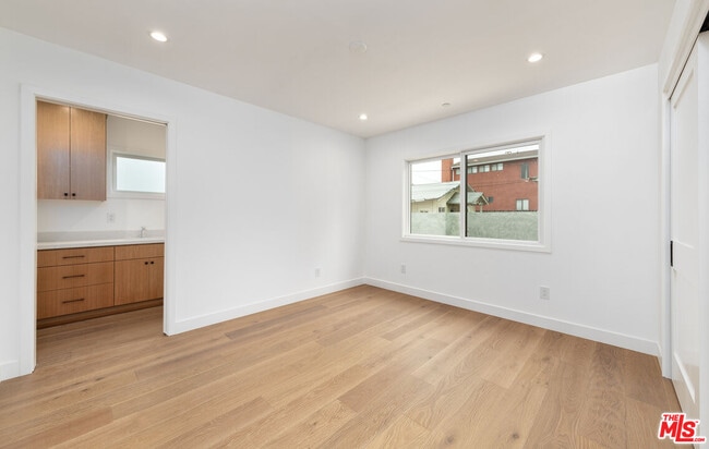 Building Photo - 4285 La Salle Ave
