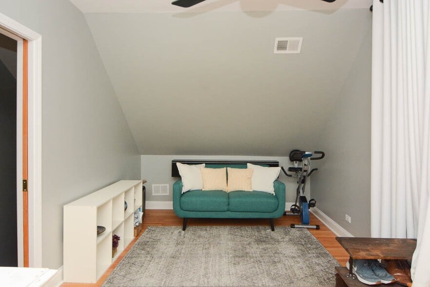 Building Photo - 949 N Winchester Ave