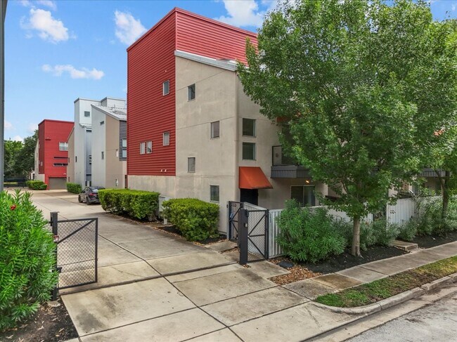 Building Photo - 2453 Wentworth St