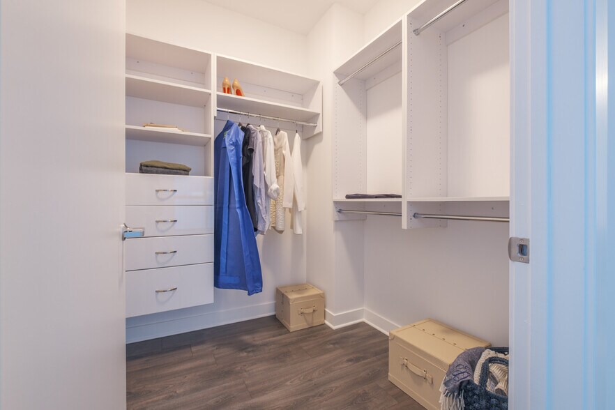 Building Photo - 197 W Hubbard St