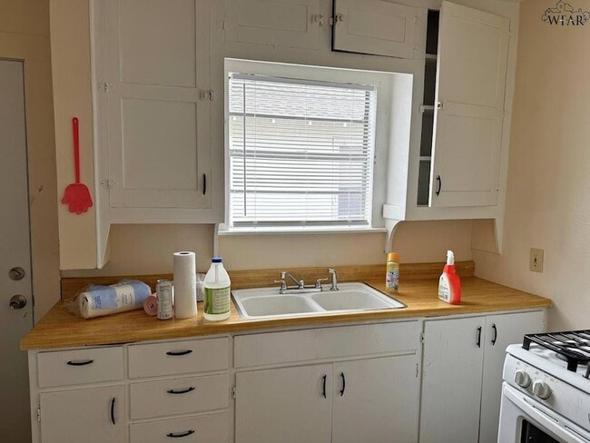 Building Photo - 2003 Wilson Ave