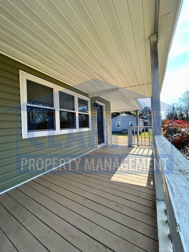 Building Photo - Single level! Two bedrooms!