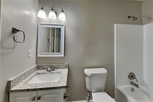 Building Photo - 232 Bomar Ln