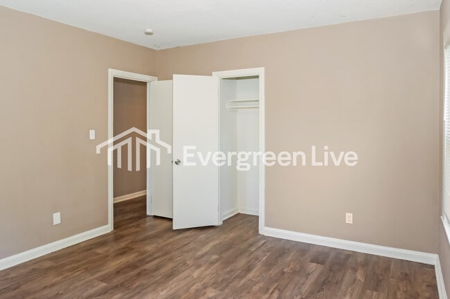 Building Photo - 1501 Tower St SE