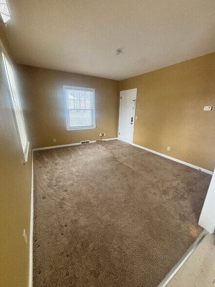 Building Photo - 142 N Riverview Dr