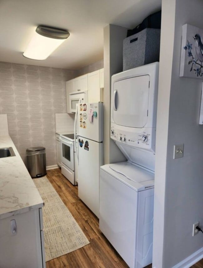 Building Photo - 1205 Jackson St