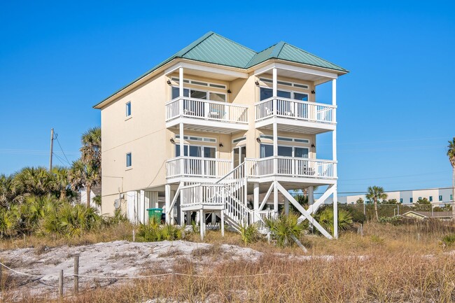 Building Photo - Newly Renovated Beach Front Four Bedroom Home