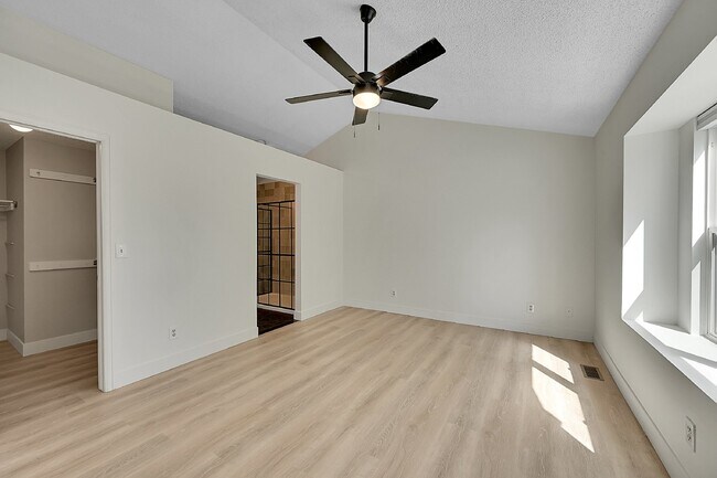 Building Photo - $2,495, 3 beds, 2.5 bath Updated Home in Co Springs with Fenced In Yard!