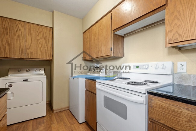 Building Photo - Beautiful 2 bedroom 1 bath Duplex in Hayden!