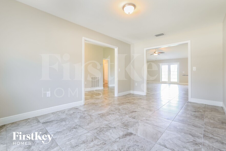 Building Photo - 282 Franca St