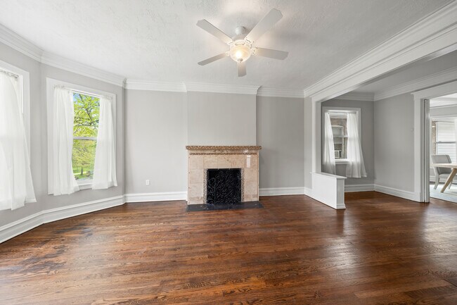 Building Photo - 434 N Pine Ave
