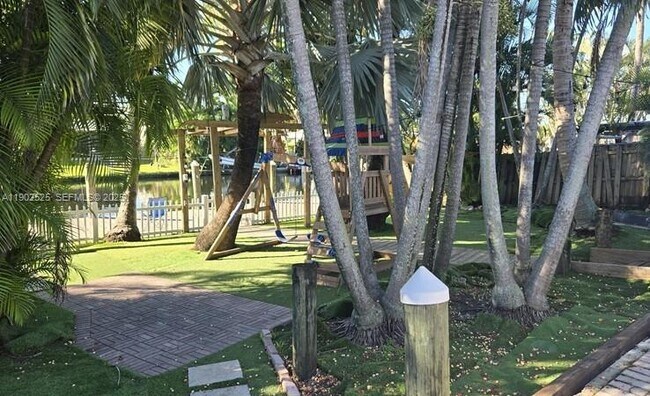 Building Photo - 2622 Sheridan St