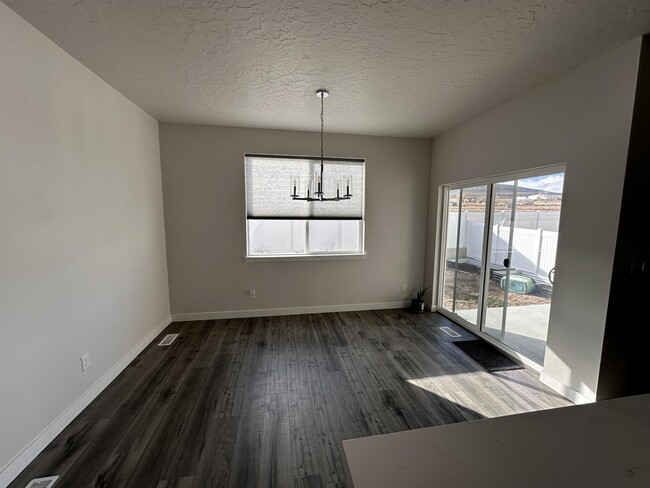 Building Photo - 121 N Independence Way