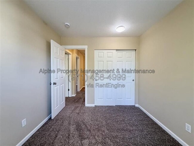 Building Photo - 5758 NE Damsel Dr