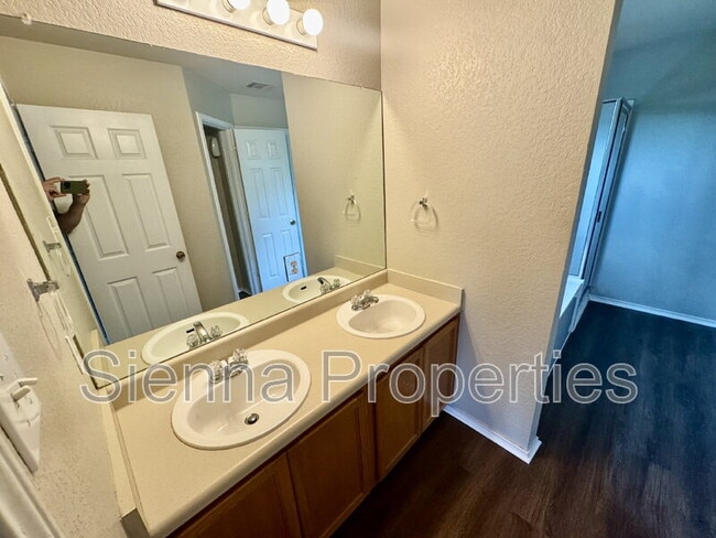 Building Photo - 398 Paddington Dr