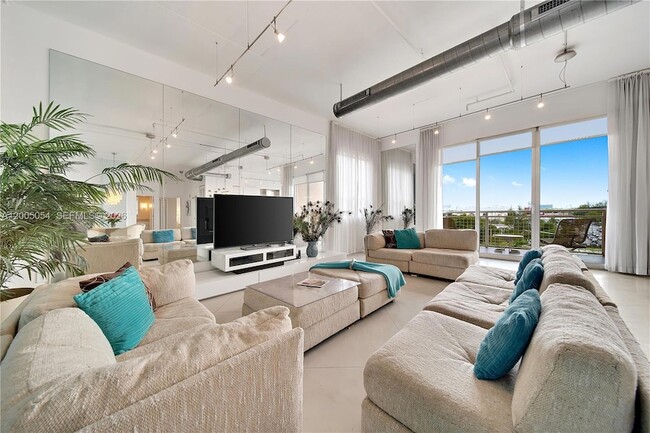 Building Photo - 2001 Biscayne Blvd