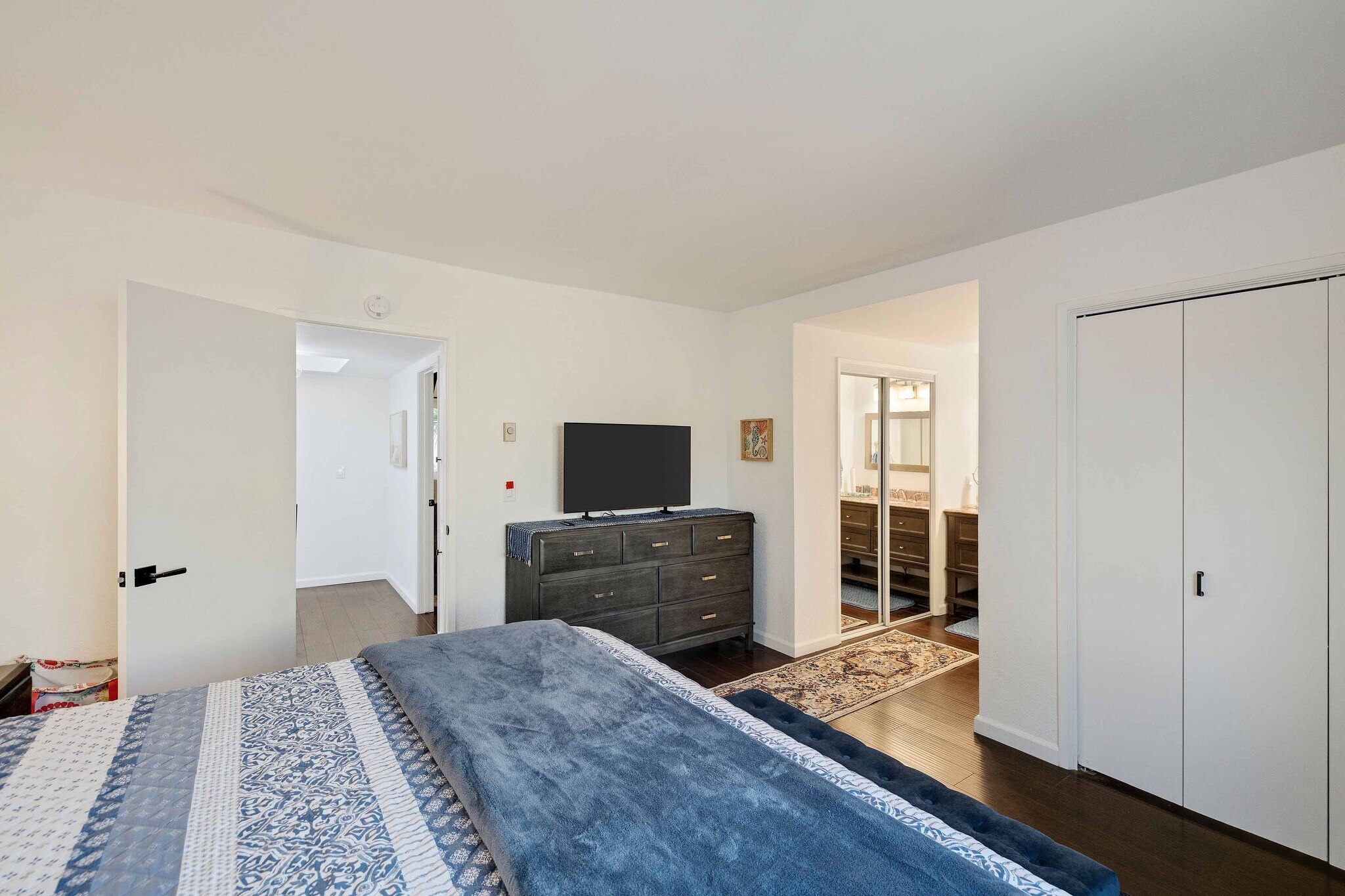 Building Photo - 255 Valley Dr