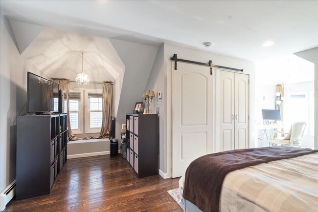 Building Photo - 252 Grace Ave