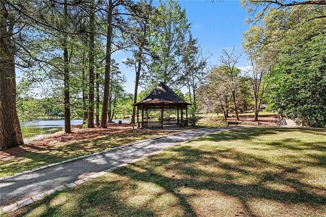 Building Photo - 1201 Walker Dr