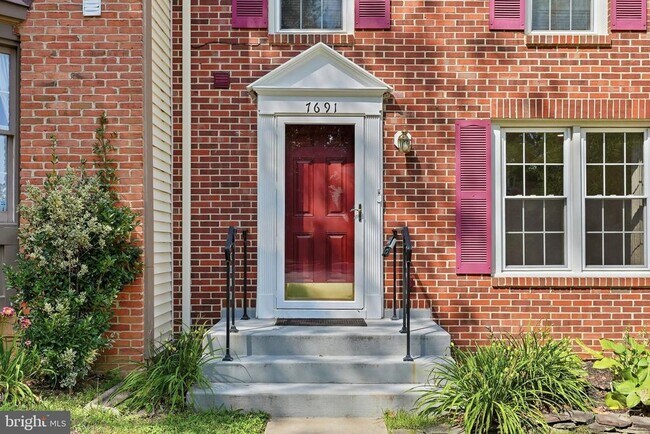 Building Photo - 7691 Northern Oaks Ct