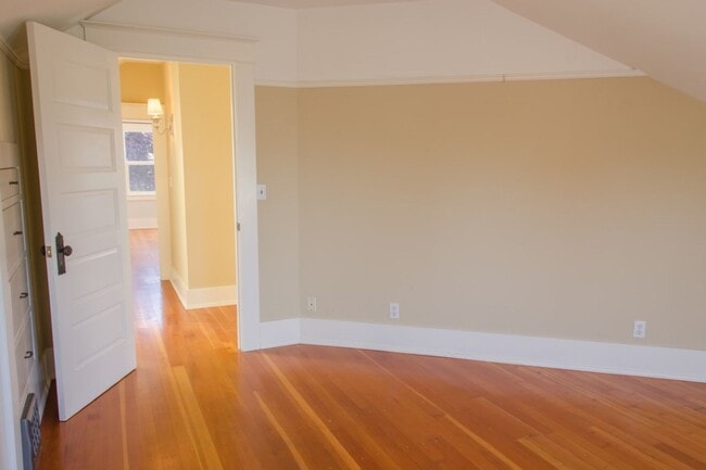 Building Photo - 4Bd/2.75Ba Seattle House