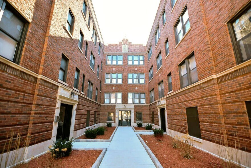 Building Photo - 2205 W Eastwood Ave