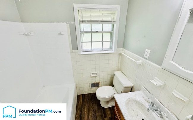 Building Photo - 1837 Warner Ave