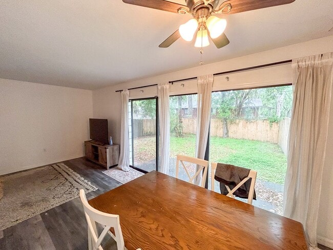 Building Photo - 1038 SW 6th Dr