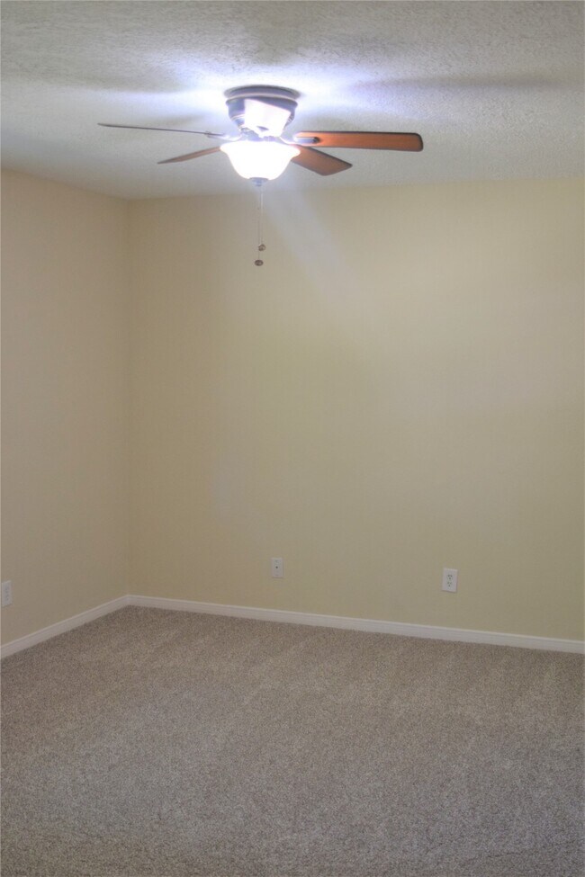 Building Photo - 6207 Northway Dr