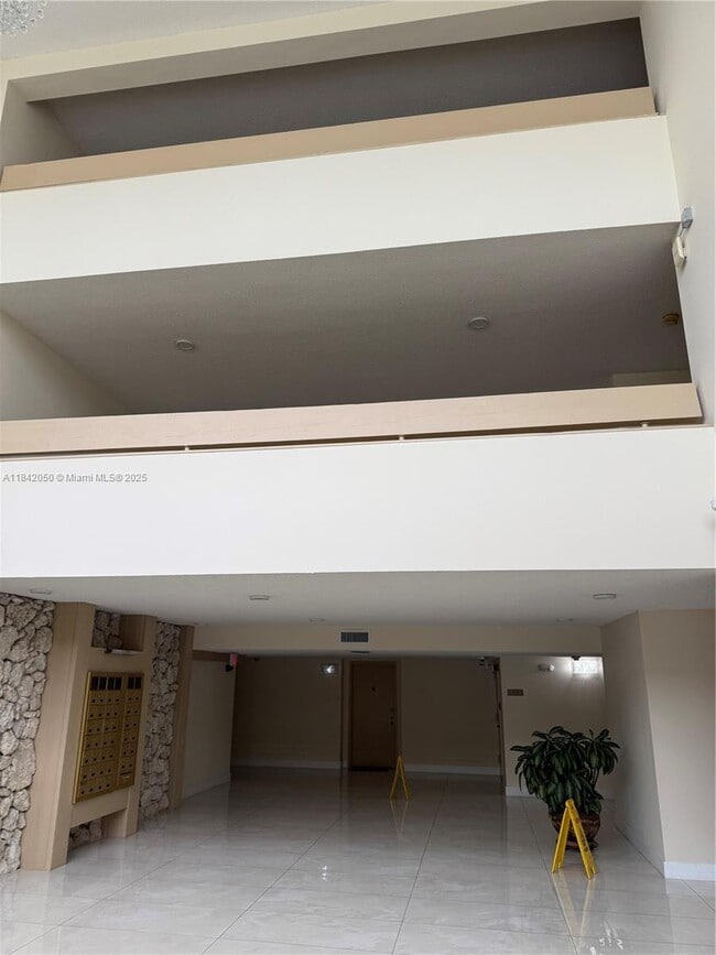 Building Photo - 16500 Golf Club Rd