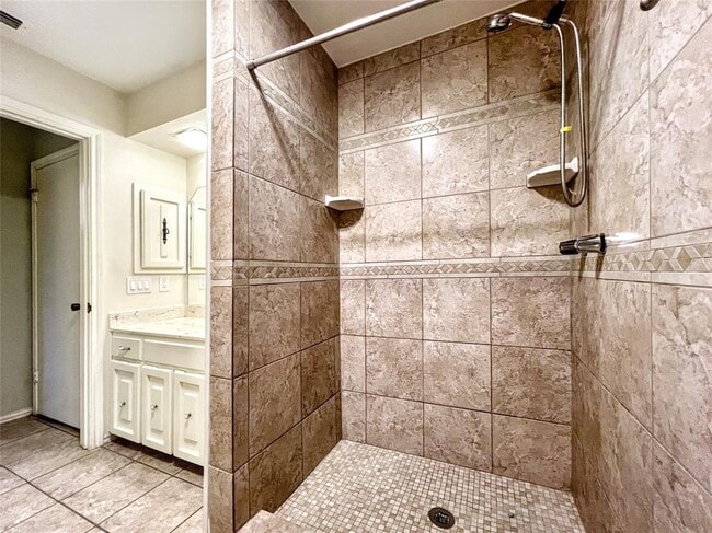 Building Photo - 8305 Greenslope Dr