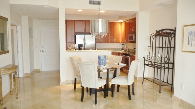 Building Photo - 801 S Olive Ave