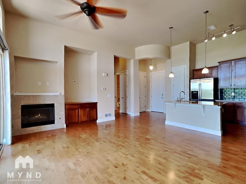 Building Photo - 307 Inverness Way S