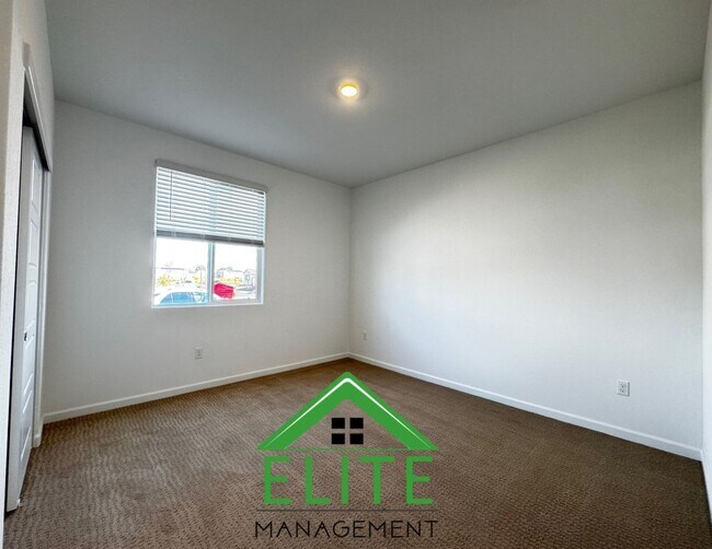 Building Photo - 8772 Oldfield Wy