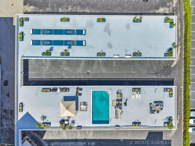 Building Photo - 301 Lake Shore Dr