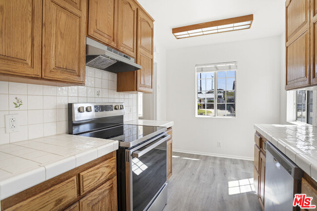 Building Photo - 13219 S Clydepark Ave
