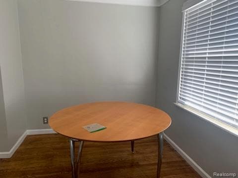 Building Photo - 18313 Oak Ave