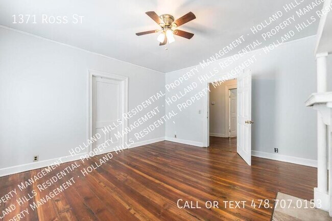 Building Photo - 1371 Ross St