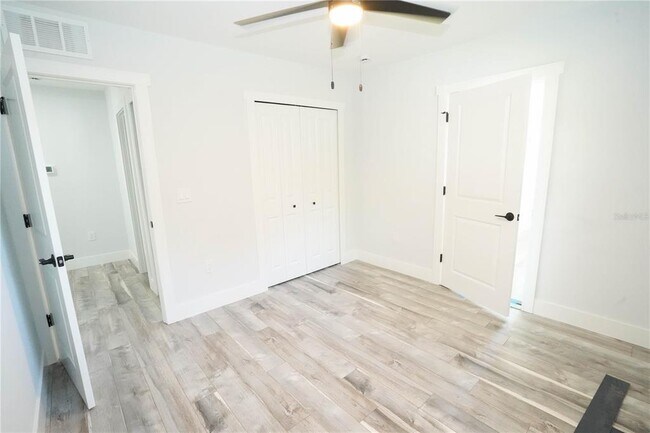 Building Photo - 5817 Dartmouth Ave N