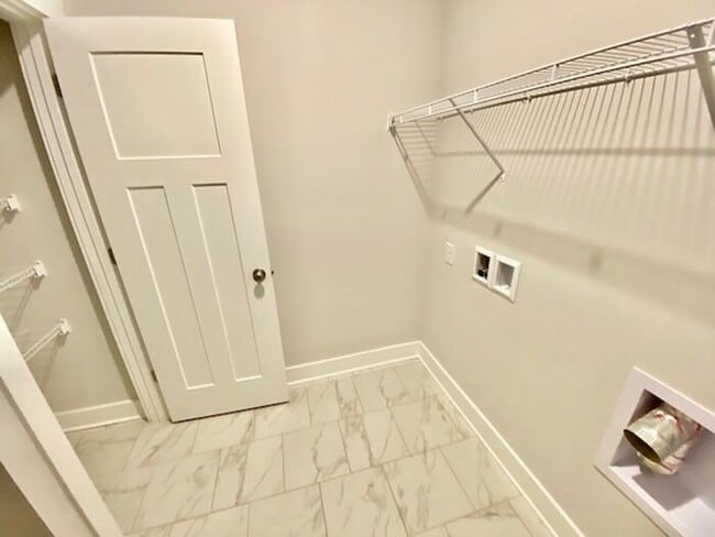 Building Photo - Great location in Athens