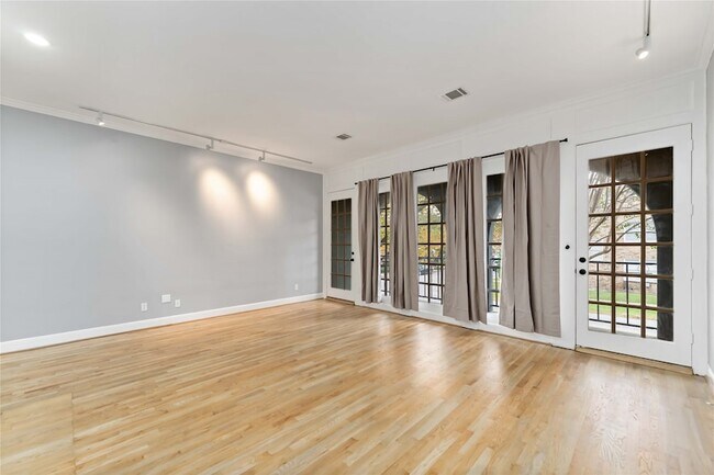 Building Photo - 2002 Fairview St