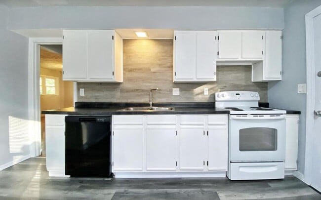 Building Photo - 2600 Browns Ln
