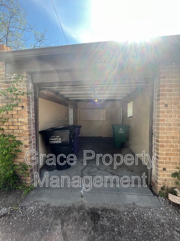 Building Photo - 2665 S Lincoln St