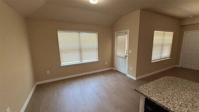 Building Photo - 804 Red Tails Dr