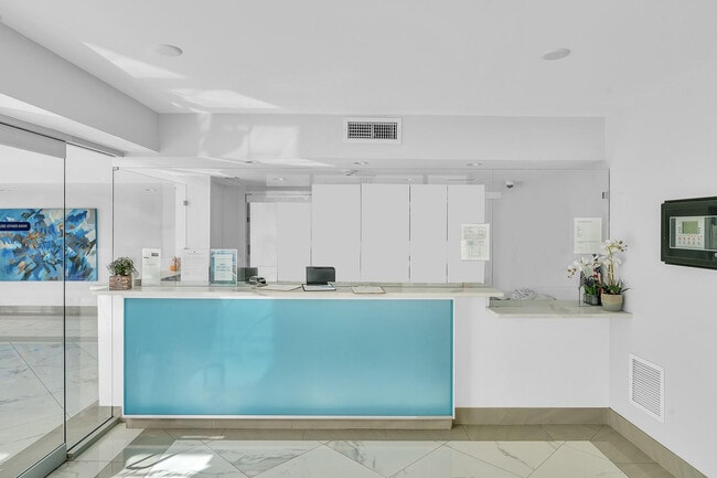 Building Photo - 525 N Ocean Blvd