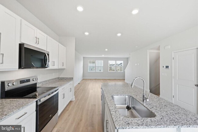 Building Photo - 113 Lakota St