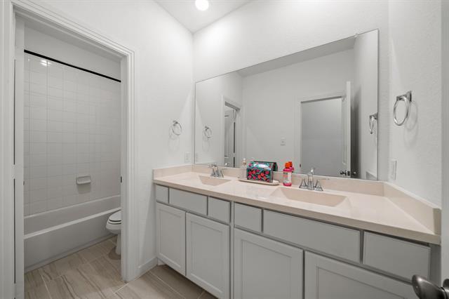 Building Photo - 1136 Queensdown Wy