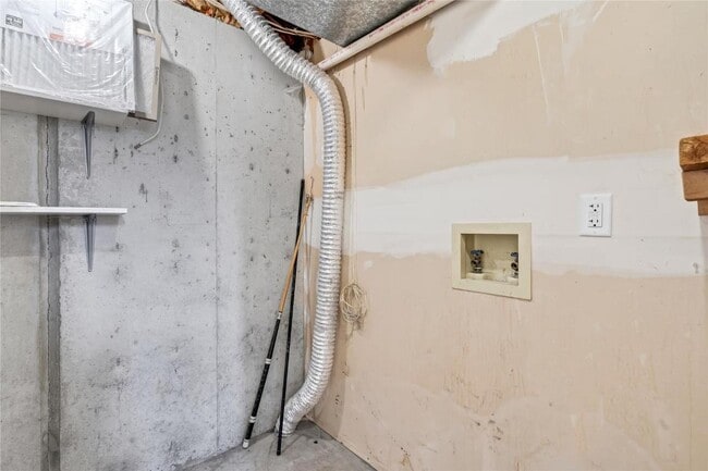 Building Photo - 802 Notre Dame Dr