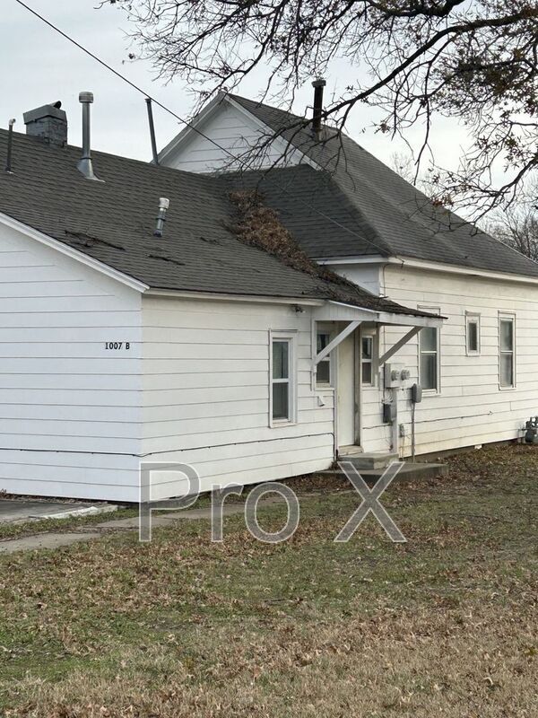 Building Photo - 1007 E Madison St