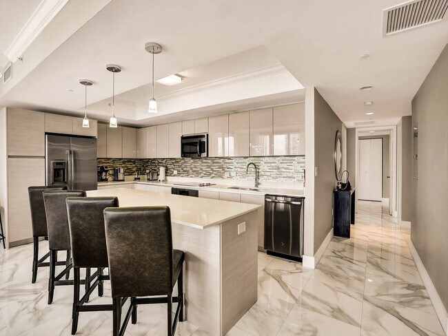 Building Photo - 2602 E Hallandale Beach Blvd